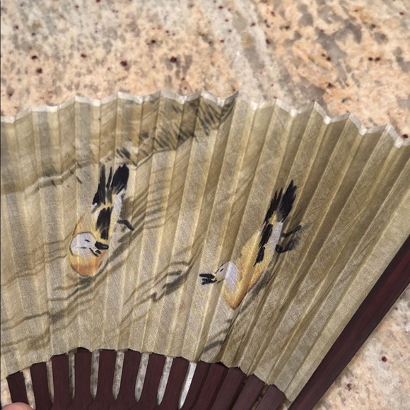 Elegant Folding Hand Fan with Bird Design - Picture 5 of 5